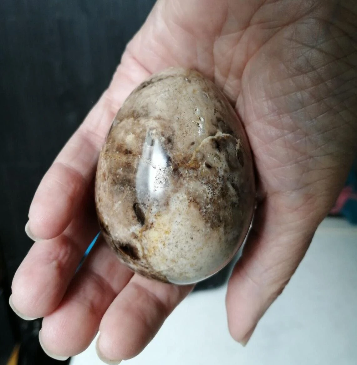 Œuf Opale Noire 200 g / 7 cm Madagascar